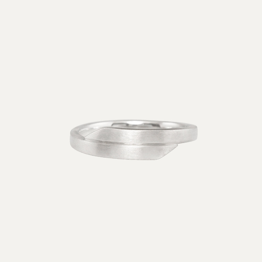 Platinum Ribbon Men's Wedding Band Ring