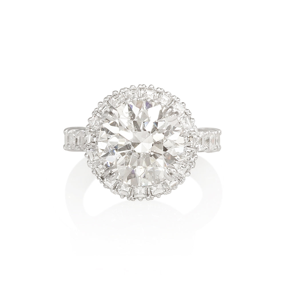 Glamorous Round and Carré Halo Engagement Ring for Toula